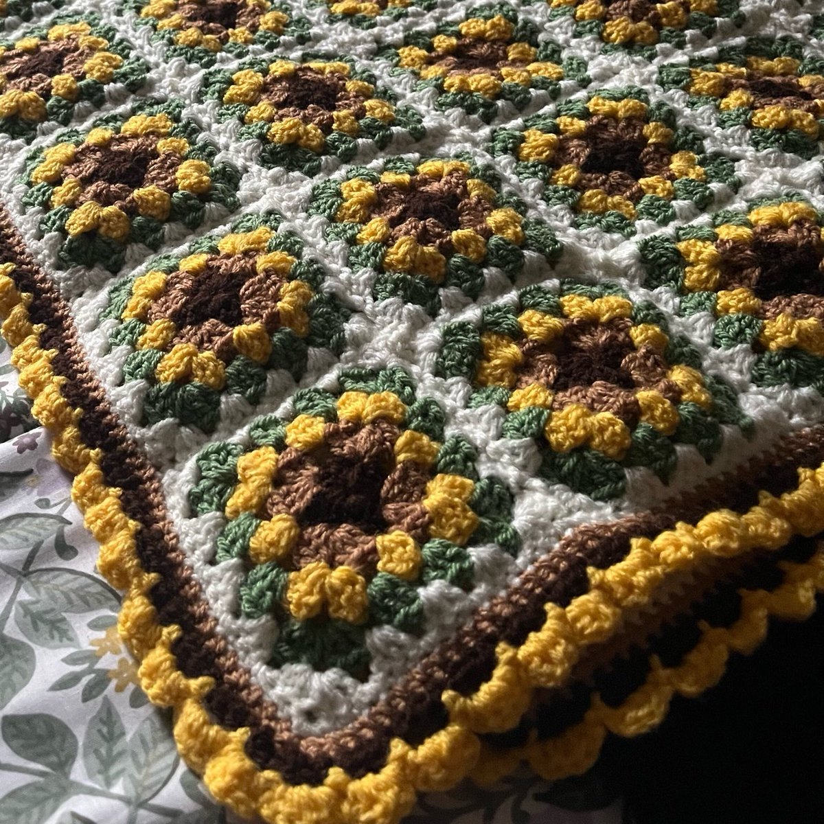 Handmade Crochet Sunflower Blanket 🌻🌻🌻 
#gothicspring #UKMakers #MHHSBD #magic #shopindie #bohemia #crochetsunflower #crochetsunflowers #crochetflowerthrow #sunflowers #bedthrow  #sunflowerblanket etsy.me/42VzXi3