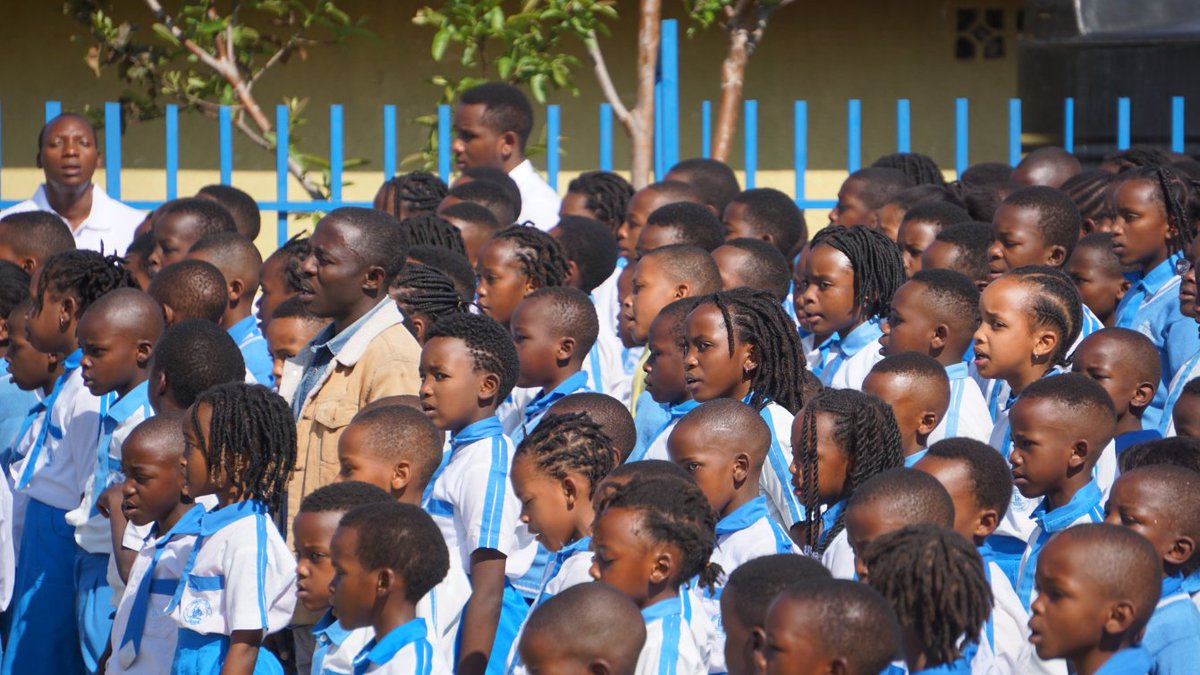 UbumweCommunity's tweet photo. Uyu munsi wa kane,30 Werurwe 2023, mu ishuri rya House of Children School/UCC, abanyeshuri bahiga bashoje igihembwe cya kabiri cy’umwaka w’amashuri 2022/2023. @RubavuDistrict @UbumweCommunity @rbarwanda https://t.co/Q70MDse0Cu