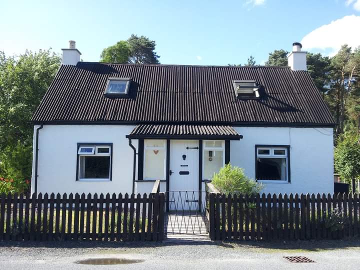 🥳 Not long now until Broom Cottage becomes available to book 🥳

Based in the tranquil village of Newtonmore in the Scottish Highlands. Within walking distance to shops, bars, restaurants and transport links.

Sleeps 6 
Minimum 3 night stay
£150 per night