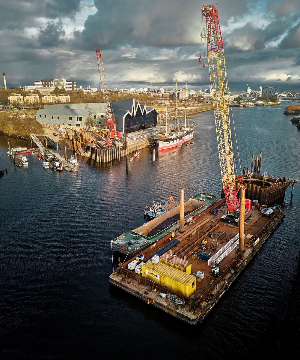 GlasgowCC's tweet photo. Work continues on the @GlasgowCityRgn #GovanPartickBridge after one year on-site, with much of the piling complete and the old Govan Ferry inlet backfilled as we pass the halfway stage of the project.
Find out more π https://t.co/UoFBL9u4eL
(@scotgov @GOVUK) https://t.co/RRlyIys9tF