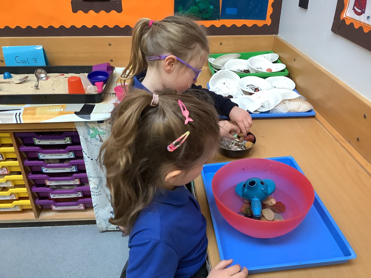NPSMRSDavis's tweet photo. More STEM fun… today we have rescued floating toys without touching them! We then watched the story of the ‘Crow and the Pitcher to see how this knowledge could help us in the real world! #NPSUW #NPSSTEM #NPSScience #NPSDT #NPSMaths https://t.co/5WVeIdtlhk