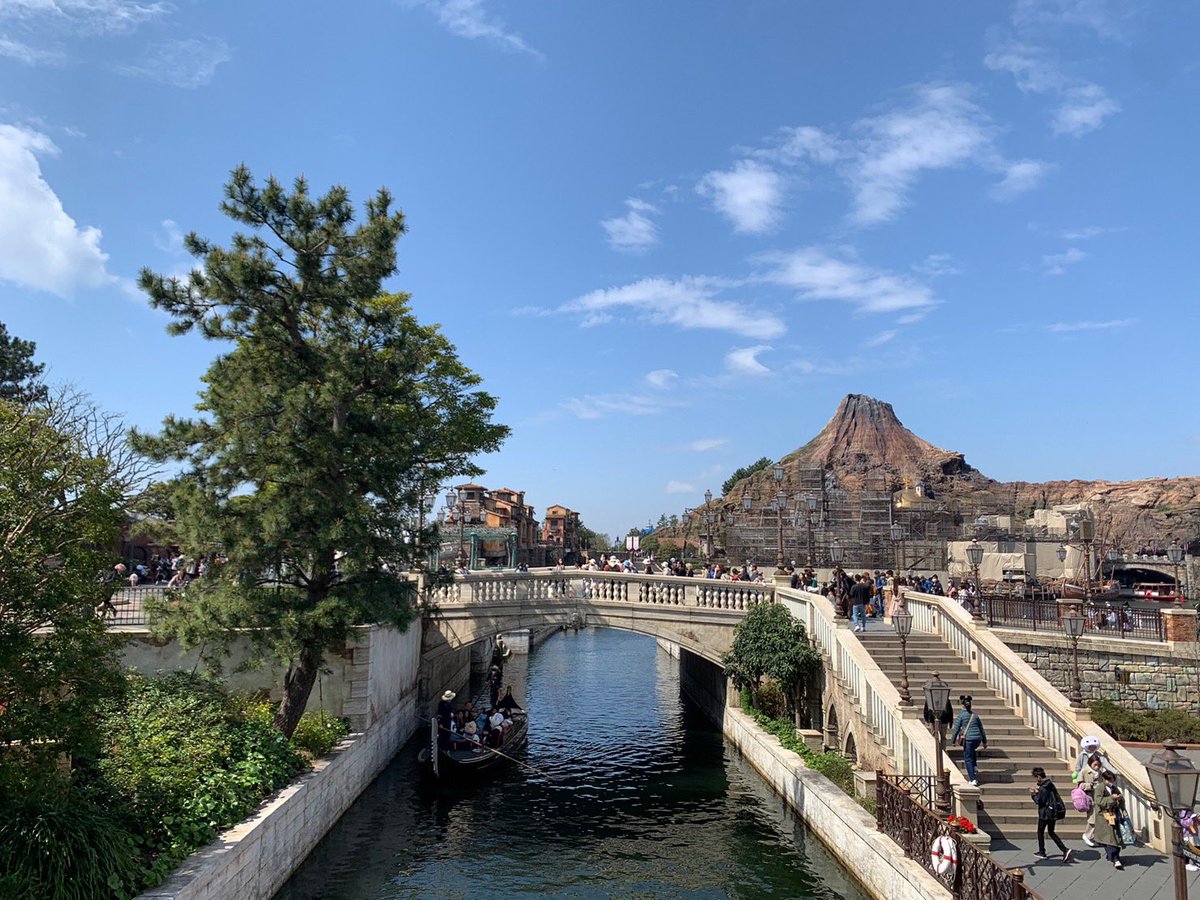 y__jjmk's tweet photo. 彼女と4年振りのディズニーシー🌏

何度行っても何歳になっても夢の国 https://t.co/wsHWAc2HZr