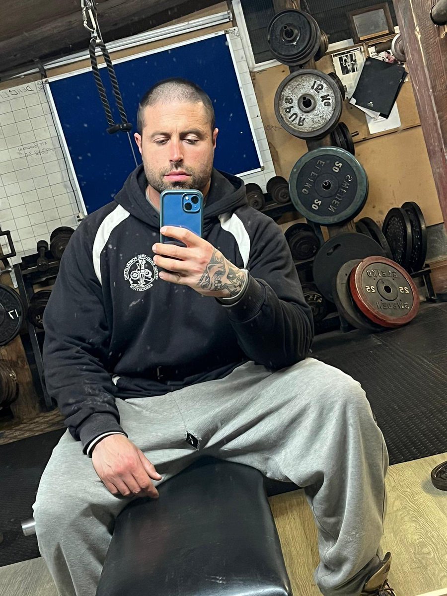 Tattedmuscle001's tweet photo. Clothes on today for a change. Don’t ask about the hole…#bodybuilder https://t.co/9kkIV4xzsl
