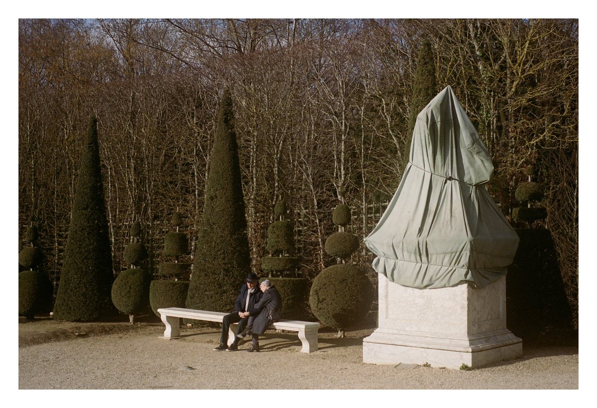 30. Poésie

J’ai raté quelques jours du challenge mais me voilà de retour pour les 2 derniers, en commençant avec ce moment capturé dans les jardins du Château de Versailles 😍

 #31themesAnalogChallenge