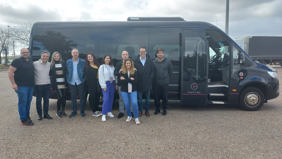 MVEGAS3's tweet photo. Delegación de los @DirectoresHotel #Aedh camino del Congreso de nuestros compañeros de la Asociación Directores Hotel Portugal #ADHP https://t.co/dxUqMDufoF