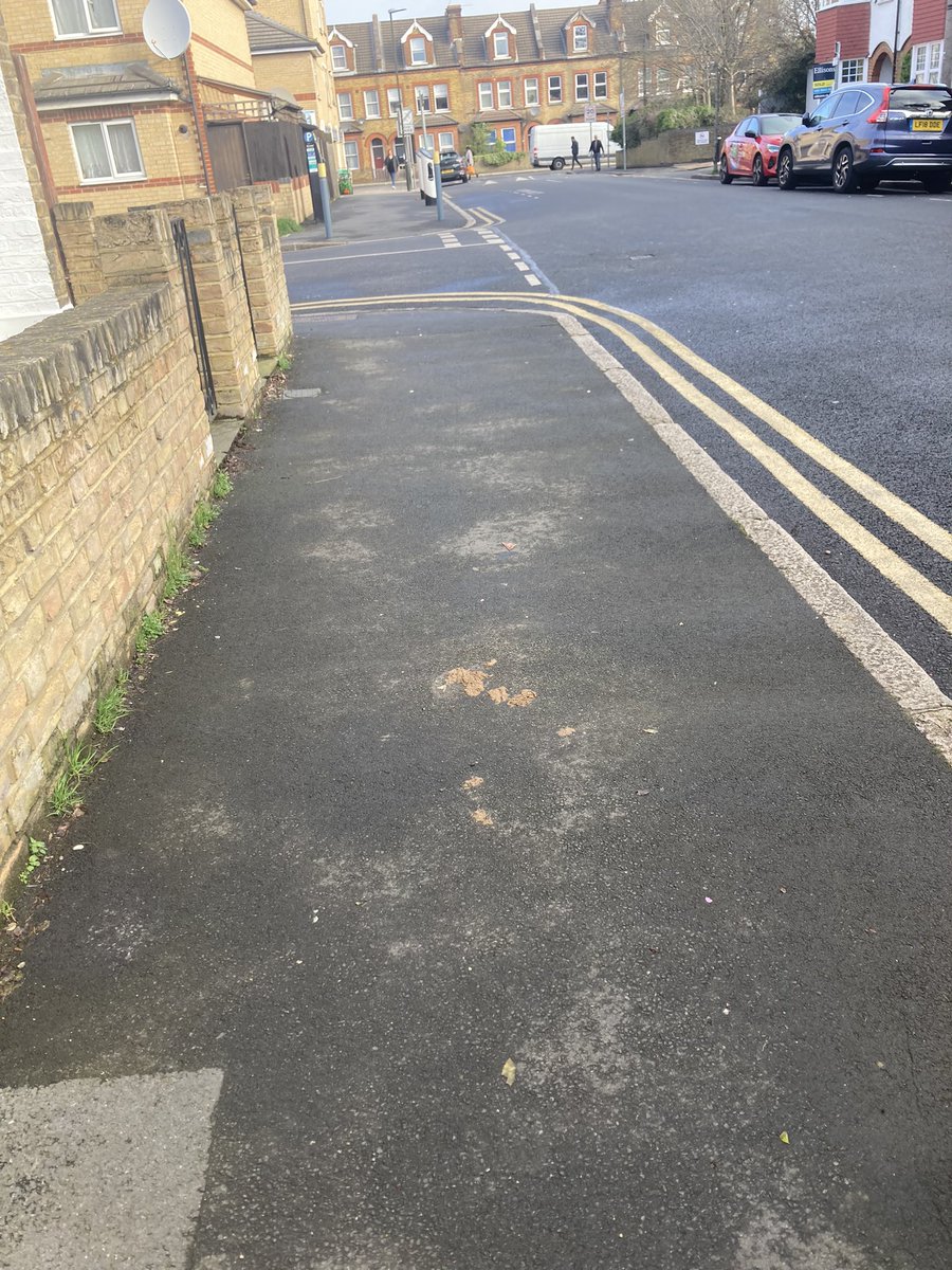 ClaireFry43's tweet photo. Can somebody empty the bin and sweep the road just outside sainsburys by the bus stop? Reported 2 days ago and still there!Disgusting having to walk through this with my young children daily. #forgottonbitofwimbledon #nevercleaned #muckymerton https://t.co/F52j5uEJCf