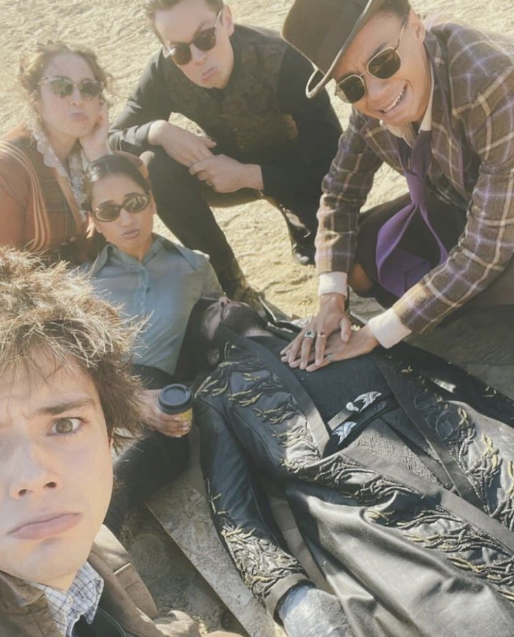 gothberrypie_'s tweet photo. i've never seen a cast having as much fun on set and genuinely loving each other as much as they do #SixofCrowsSpinoff is not only for us but for THEM they deserve their own show so much #SOCspinoff @netflix https://t.co/OAmmKST0Go