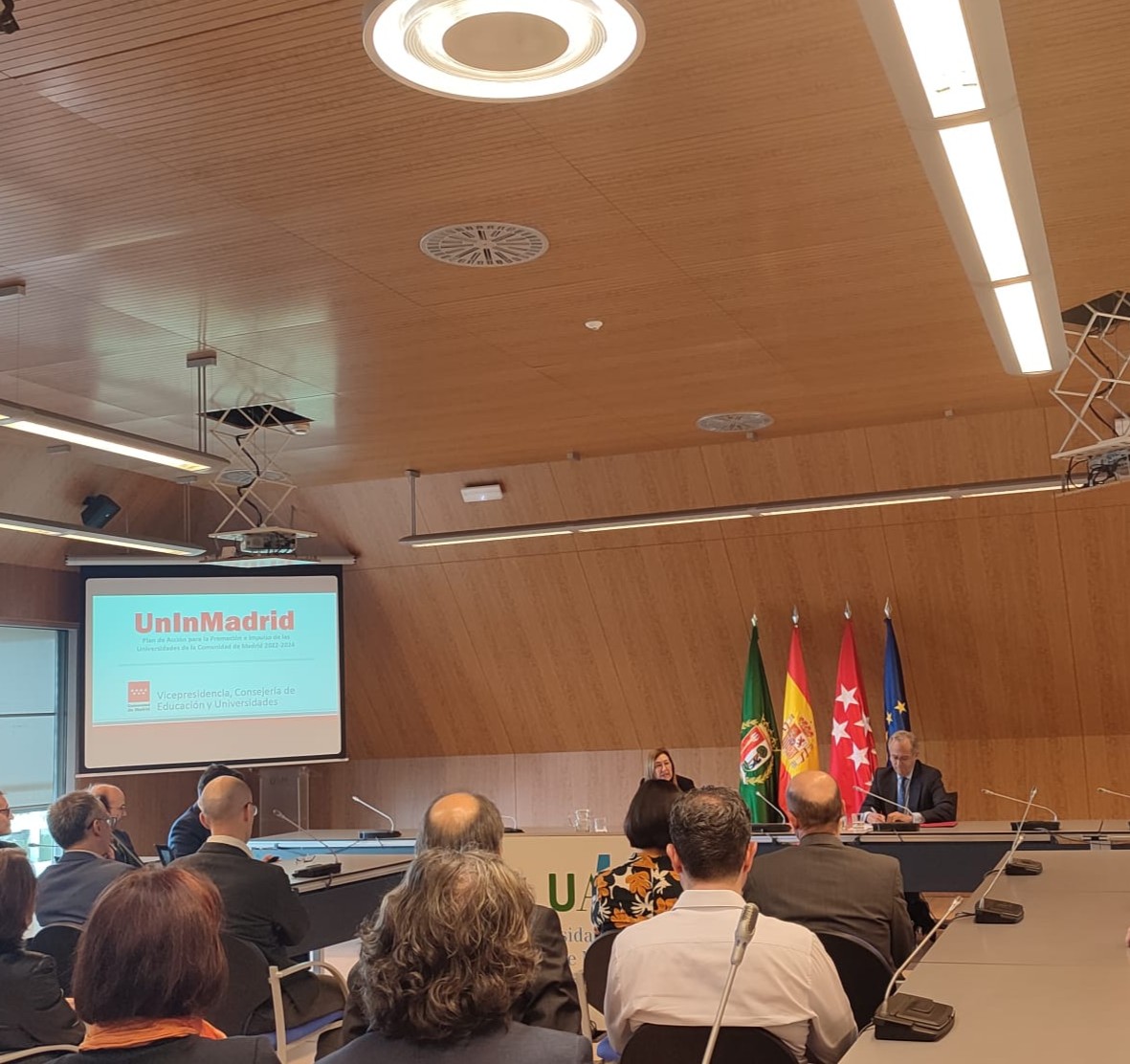 fuam_uam's tweet photo. La Rectora @_amayamendiko inaugura en la @UAM_Madrid el acto de presentación de #UnInMadrid, el Plan de Acción para la promoción e impulso de las universidades de la @ComunidadMadrid, que presenta @eossoriocrespo, vicepresidente, Consejero de Educación y Universidades de la CM. https://t.co/qg0Z08574f