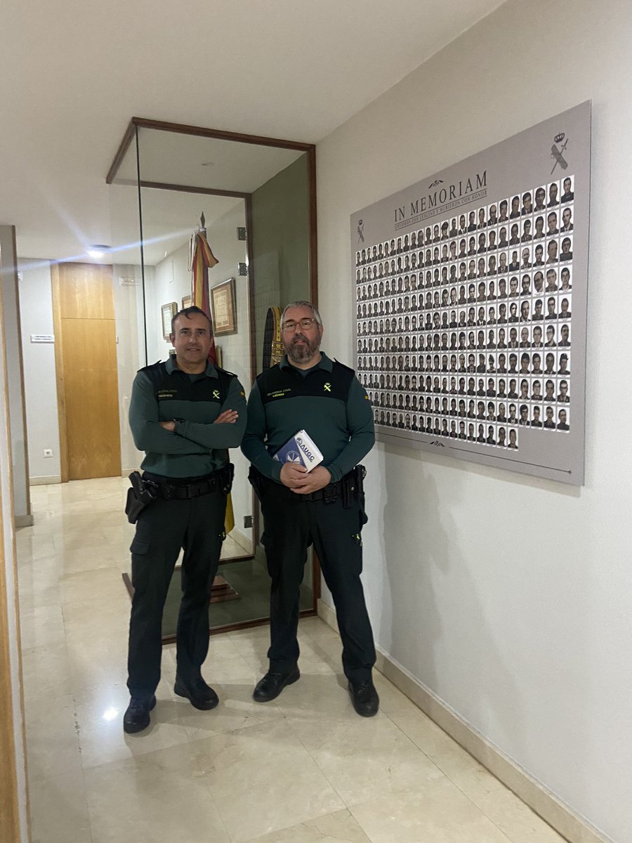 Hoy <a href="/cantabriasgp/">@AUGC_CantabriaSGP</a> se reunió con el Coronel Jefe de la XIII Zona de la <a href="/guardiacivil/">Guardia Civil</a> para hacerle llegar las reivindicaciones de nuestros afiliados. Cordialidad y buenas sensaciones.
#YoSoyAUGC <a href="/AUGC_Comunica/">AUGC Guardia Civil 🇪🇸</a>
