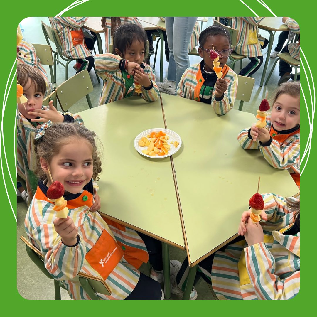 EOssoZ's tweet photo. Los alumnos de 2º de infantil, en el proyecto “Chiquichef” elaboran ricas brochetas saludables con frutas.

#unasumabrillante #colegiobilingüe #zaragoza #teresianas @feteresiana #brochetas #saludables https://t.co/RNPULHzrdS