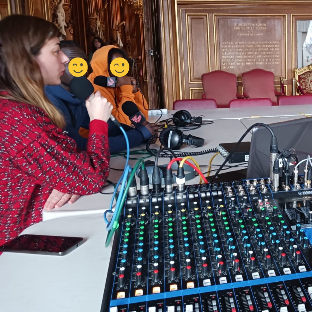 respectmedia_'s tweet photo. Semaine de la presse à l'école #SPME2023
Ce week-end, notre pôle dédié à l'éducation aux média était au forum #BalanceTonWeb
Nous y avons animé un atelier "Dans la peau d'un journaliste" pour apprendre aux participants à débunker les fake news grâce à la méthode journalistique. https://t.co/K1srkOlFc8