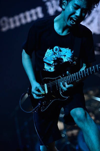 karaben0141's tweet photo. #自分にとっての3大ギタリストをあげる

Ken
滝善充
SYU https://t.co/BN67wnu9Zm