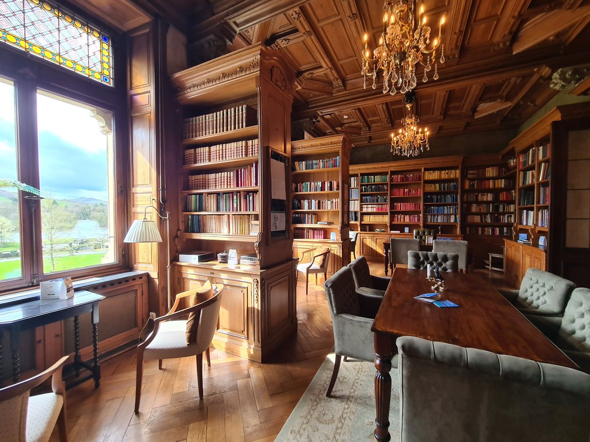 pscltllrd's tweet photo. My office for the next two days. https://t.co/xBS65y0kd6