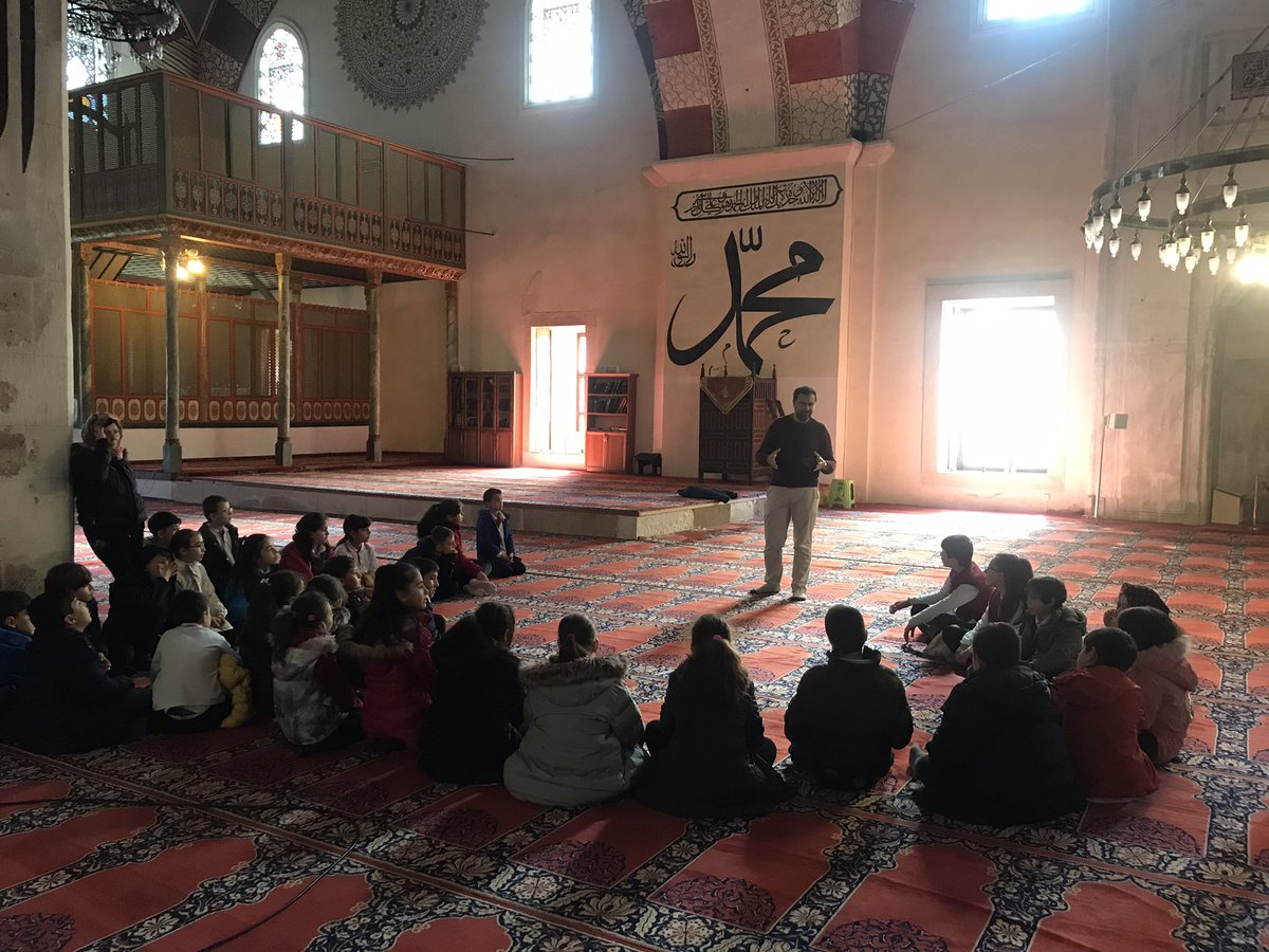 EdirneInonu's tweet photo. Okulumuzun 4. sınıf öğrencileri Müdür Yardımcısı Gökhan TUNÇ, sınıf öğretmenleri Özlem ÖZEN ve İlknur YILMAZ eşliğinde Eski Camii ziyaret ederek Din Kültürü ve Ahlak Bilgisi Dersi'nin kazanımlarını edindiler. Sağlıkla, huzurla, güvenle...
@Dr_Onderarpaci 
@Edirne_MEM https://t.co/5V6TRYbtXW