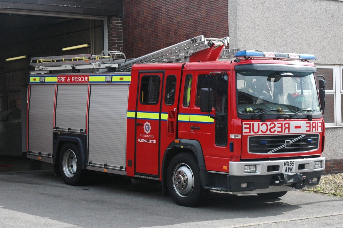 You may have seen a video circulating on social media about a man on the roof of one of our fire engines in Scarborough last night.
This  was such reckless behaviour and we have now issued a statement on the incident, which can be found here orlo.uk/KiA6U