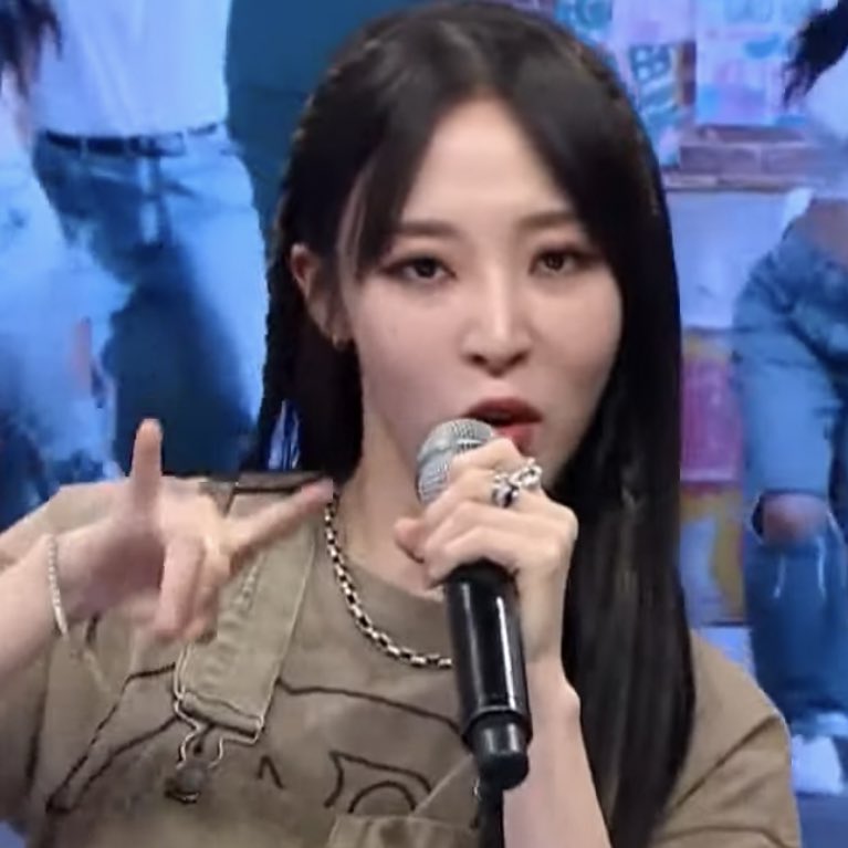 MBYLOOKS's tweet photo. MAMAMOO+ debut interview 🫶

#MOONBYUL #문별 #MAMAMOOplus https://t.co/bjtf24nvSB
