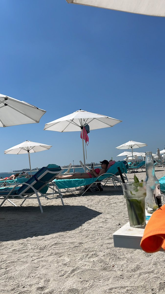 missdaisyeyfs's tweet photo. Off to the Maldives next week…I am pale as anything so I starting my holiday early and becoming a lobster so I can tan🤣 🦞 https://t.co/tAkNXePn7f