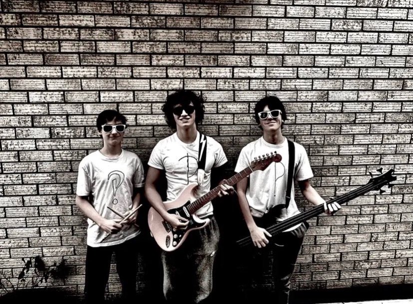 🎶Don’t be a Fool! 😁Come to the April 1st concert <a href="/HolyCrossCSS/">Holy Cross</a> featuring ⭐️ The Stares ⭐️ Good Foot ⭐️ Interrobang ⭐️ only $10! 7-10PM Come out and support the kids on their music trip to compete at Festival Disney! 🎶 🎟️ alcdsb.on.ca/School/hcss/Pa…