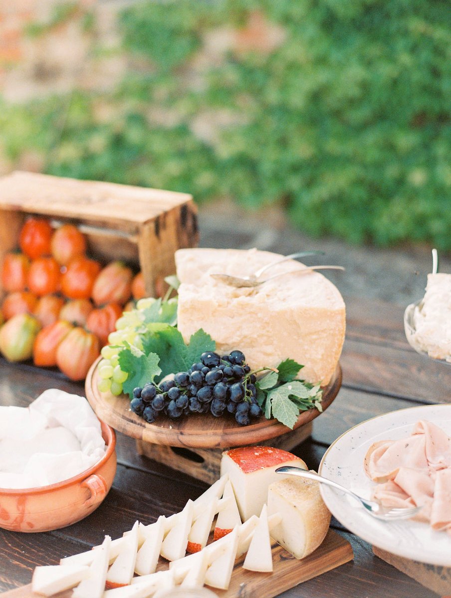 Tuscan food, preparations and details.

#tuscany #tuscanspring #tuscanvilla #weddingmoment #weddinginitaly #tuscanfood