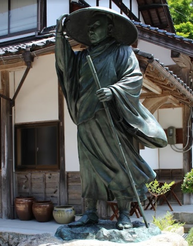 キナリ・ベージュ 古玩「親鸞聖人木彫像」聖人・堂僧・不断念仏