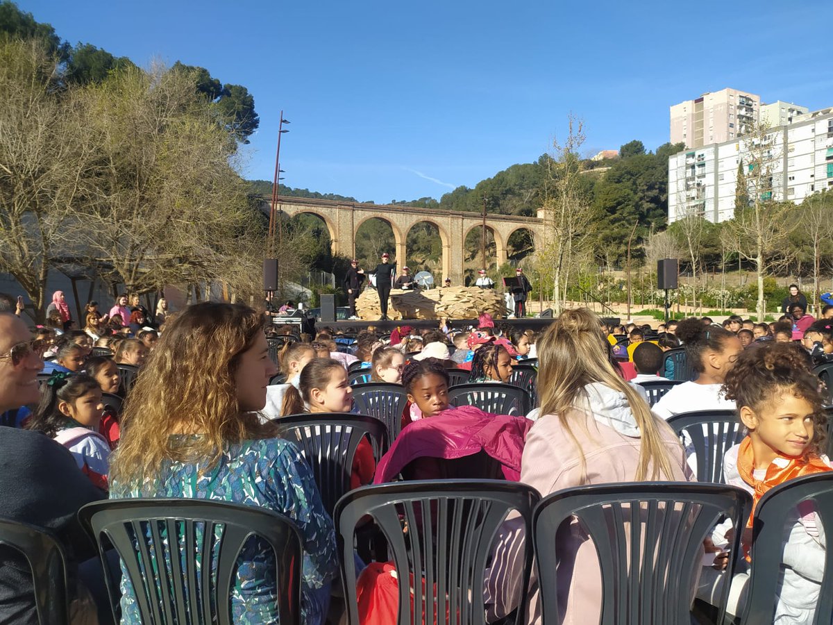 PladebarrisBCN's tweet photo. 🎭 El projecte #EducArts presenta l'espectacle de primavera al Parc de l'Aqüeducte.

✨ Continuem apostant per les arts escèniques com a eines socioeducatives i de gestió emocional a les escoles de la #ZonaNord.

#PladeBarris @Bcn_NouBarris @bcncultura @consorciedubcn https://t.co/MUNPoAcToT