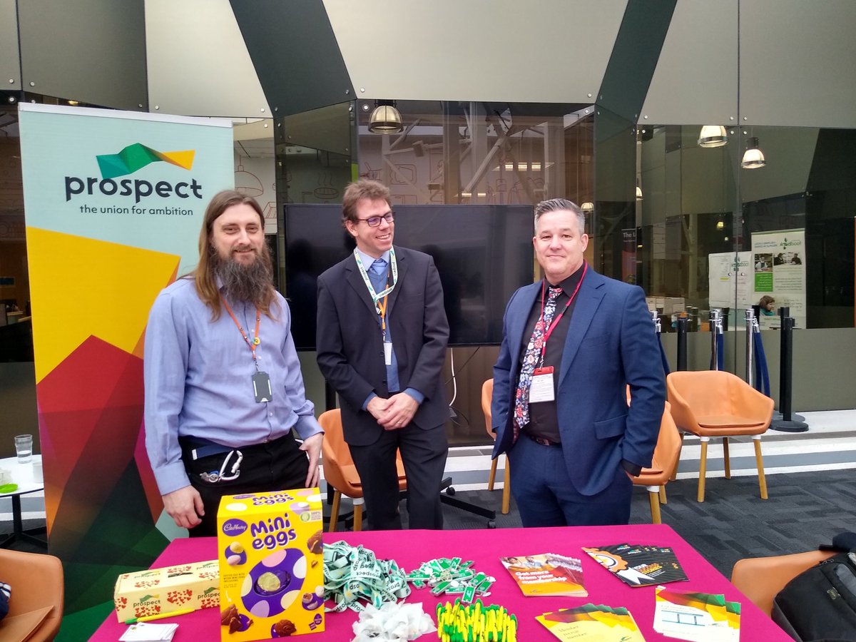 Steve Thomas, National Secretary, at with some of our reps at Wokingham National Grid. In the Atrium until 2! #joinprospect