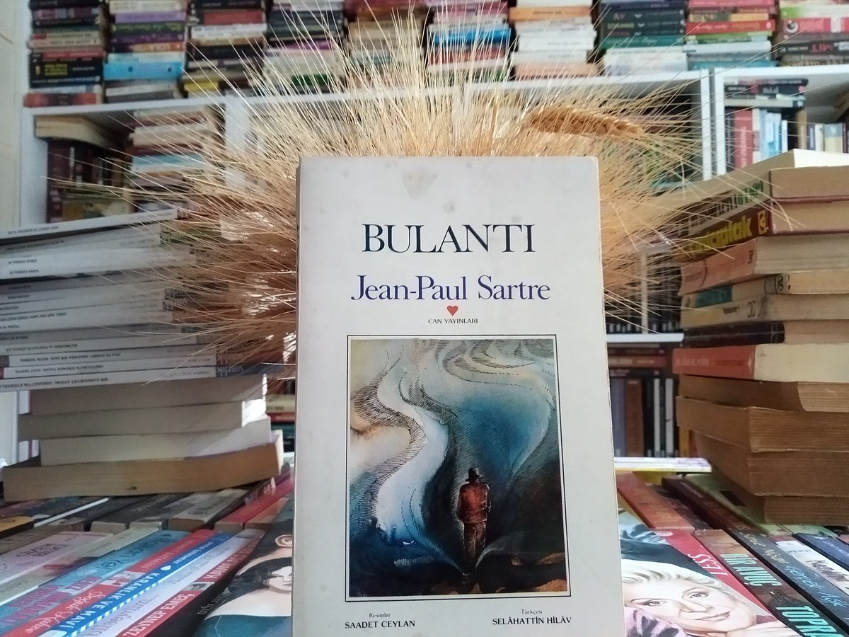 MelalSahaf's tweet photo. Birini sevmeye koyulmak başlı başına bir iş, bir girişimdir. Güç ister, yürek ister, körlük ister... Hatta başlangıçta öyle bir an vardır ki uçurumun üstünden sıçramak ister. Düşünmeye kalkarsan aşamazsın onu. https://t.co/BhK2j3Jy43