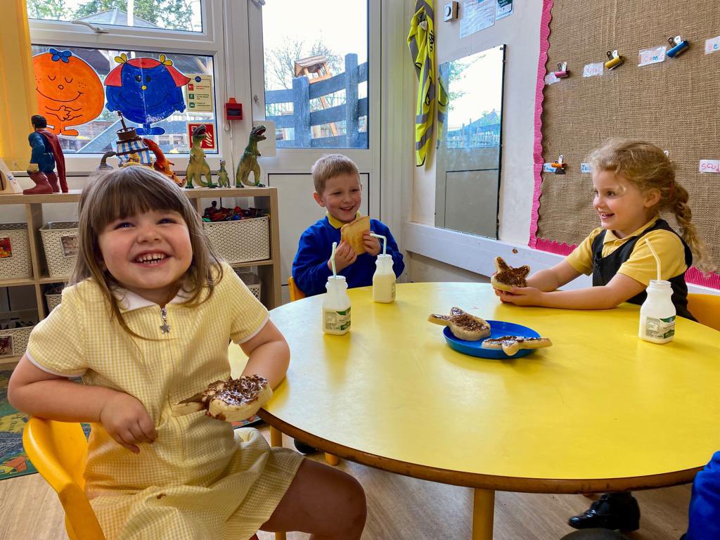 JamesBrindleyPS's tweet photo. An extra special Easter themed morning snack for Reception 🐰🥕💗 #HappyEaster #GenerousDonation #EasterBunnyCrumpets  #Thankful https://t.co/4SnItEvhhF