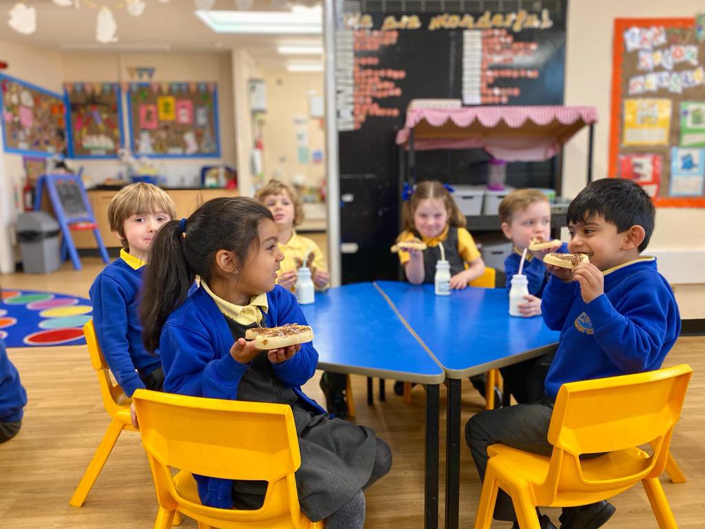 JamesBrindleyPS's tweet photo. An extra special Easter themed morning snack for Reception 🐰🥕💗 #HappyEaster #GenerousDonation #EasterBunnyCrumpets  #Thankful https://t.co/4SnItEvhhF