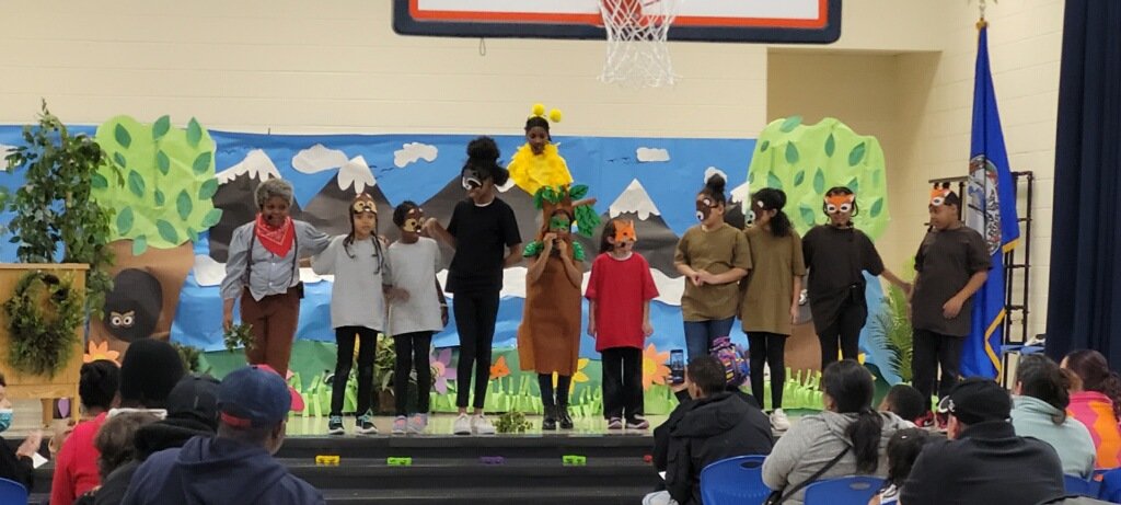 What a great way to end One School One Book! Connecting reading &amp; math skills families had a lot of fun! <a href="/KilbyTigers/">KilbyTigersRoar</a> team had learning fun just ready for everyone!  It was "Because of the Rabbit"!😍🥰😍