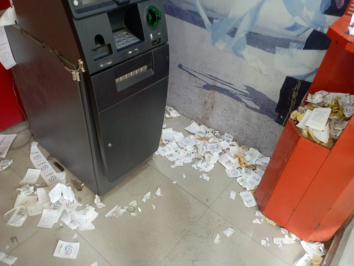 0kkce0's tweet photo. Union bank Atm Katargam Kojway Road Surat https://t.co/VGUGYSCWu3