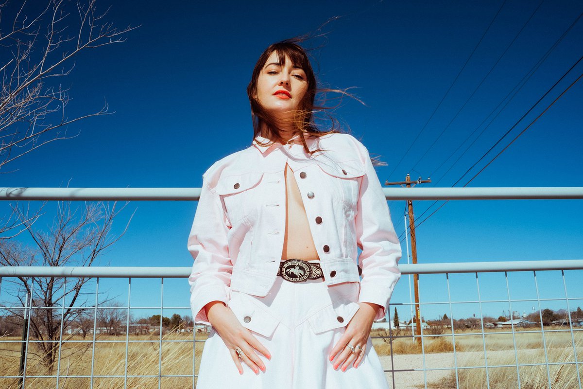 BIG_NOTHING_Co's tweet image. ■JESS WILLIAMSON | 
SSW、ジェス・ウィリアムソン、#BradCook（ボン・イヴェール、スネイル・メイル）と作り上げた5枚目のアルバム『タイム・エイント・アクシデンタル』をリリース🎵
#Waxahatchee との #Plains も話題

bignothing.blog88.fc2.com/blog-entry-143…

#JESSWILLIAMSON
#MexicanSummer