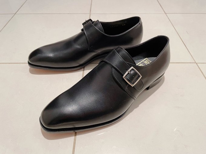 夫が黒いシングルモンクストラップ靴買ったのでイマジナリー長谷部ごっこした 