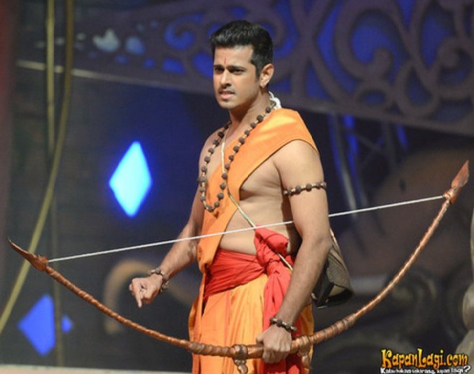 stanningadakaar's tweet photo. #ThrowbackThursday to the play(s) performed onscreen [#ghkkpm] and offscreen for fans/viewers of #RamayanSabkeJeevanKaAdhaar the divinity Neil hold while-in in these characters>>>>>✨️

Jai Siya ke Raam 
Jai Shree Lakshman 
Happy Raam Navami🙏🏽❤️
#NeilBhatt #RaamNavami https://t.co/koYancJTH7