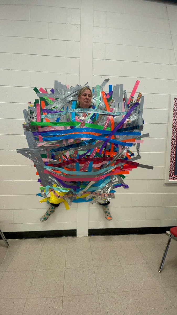 oths_nhs23's tweet photo. Thank you to everyone that donated money for Tape a Teacher! 👩‍🏫 Big thank you to Ms. Shernius for being our surprise teacher! All proceeds will be donated to the Popcorn Zoo! 🍿🐊🦍 https://t.co/BXwcTDD31t