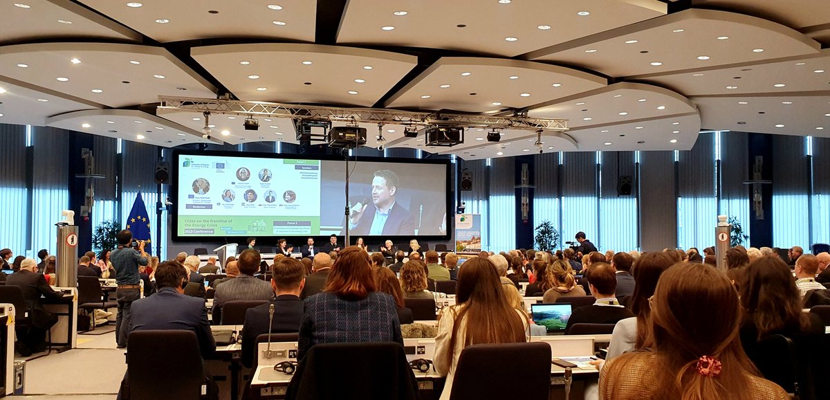 S_Slomiak's tweet photo. @trzaskowski_ in Brussels on the role of local authorities: "You want to implement the #GreenDeal, you have to do it with us".
@eumayors
#EUCitiesSaveEnergy https://t.co/VB9qRy95bh