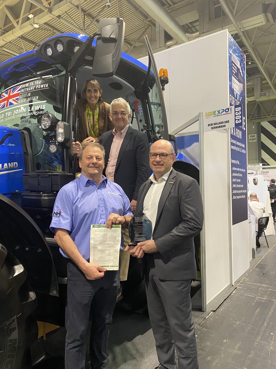 adbioresources's tweet image. New Holland/Bennamann celebrate their #netzero circular solutions Awards at their #WorldBiogasExpo2023 stand with ⁦@WBAtweets⁩ Chief Executive Charlotte Morton and ADBA chairman Chris Huhne.  Congratulations ⁦@NewHollandAgFr⁩ #Bennamann