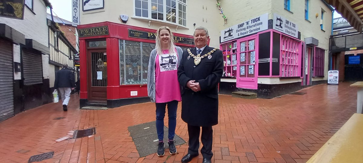 wrexhamcbc's tweet photo. Wrexham Mayor, Cllr Brian Cameron recently visited entrepreneur business owner Rachel Prince of Snip N Tuck- now based on Bank Street.

After the visit Cllr Brian Cameron said: “I visited Rachel last July when Snip N Tuck was based at the General Market to mark their 
1/2 https://t.co/soPGGYD0bh