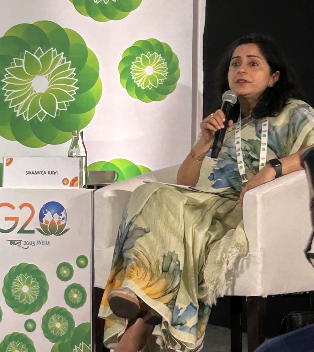 ⁦@ShamikaRavi⁩ masterfully conducting an impt panel discussion ahead of the 2nd #G20 #Sherpa meeting on #GreenDevelopment organised by ⁦@g20org⁩, together with ⁦@orfonline⁩ ⁦@UNinIndia⁩.
Such a pleasure to see a gender balanced panel 👍🏽