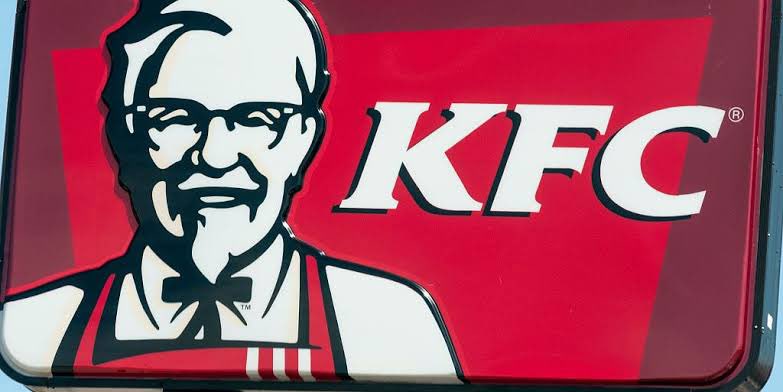 diskgidais's tweet photo. KFC Güneydoğu şubelerini kapatma kararı aldı. İşçileri ortada bırakıyor!
KFC yetkilileri, ilk olarak işçilerin istifa etmesini istedi. İşçiler kabul etmeyince, 22 Mart tarihinde (öncesinde hiçbir uyarı yapmaksızın) deprem sonrası işçilerin çalışmadığı günleri +
@kfc @kfcturkiye https://t.co/r0m6CDA1u4