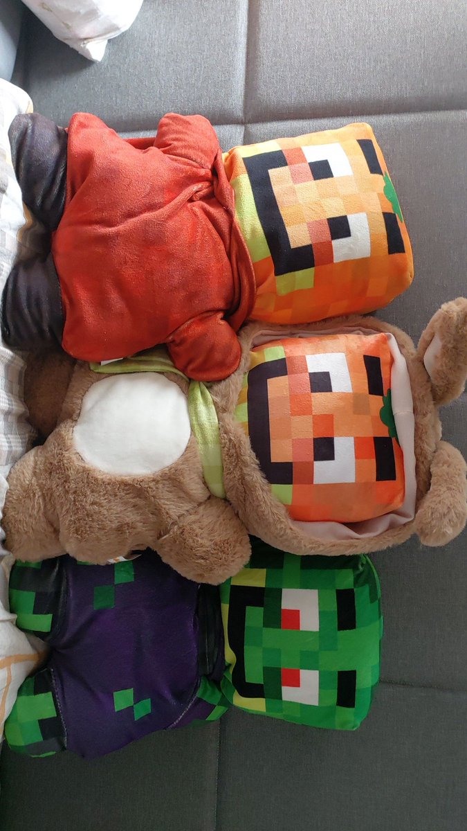 jenny_jeschek's tweet photo. Heute ist mein OsterPaluten angekommen und hat sich direkt mit seinen Brüdern angefreundet. 😊
@Paluten #paluten #minipaluten https://t.co/Jmm4SoV16C