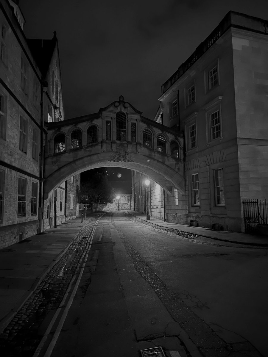 SBS_D6_PHOTO's tweet image. Year 12 final pieces from the ‘English Unit’ Such a variety of beautiful responses.