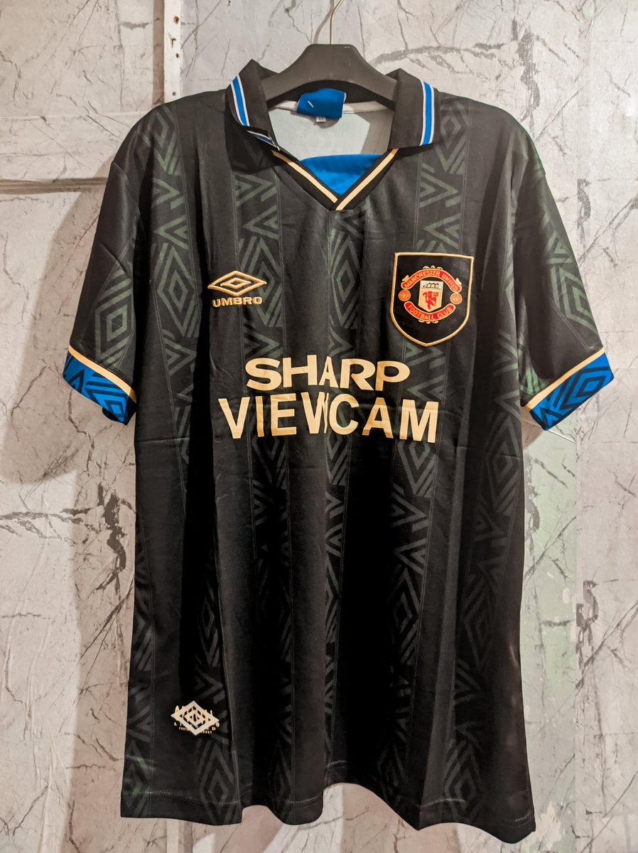 Masjiy's tweet photo. retro emng paling okee 😍 #MUFC #Retro https://t.co/fapOISVZ48