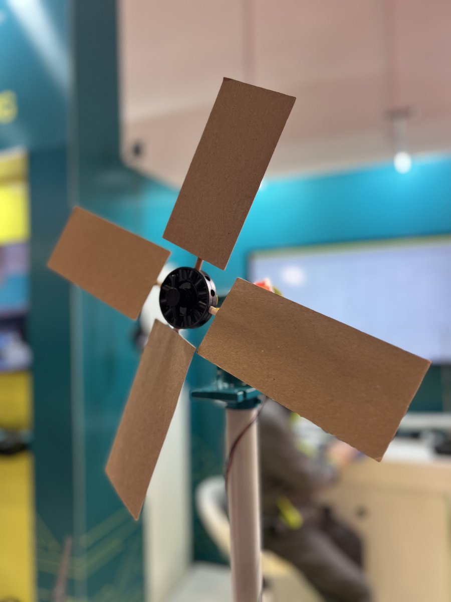 Day 2 of Bett 2023. Wind turbine design with data collection. Using <a href="/VernierST/">Vernier Science Education</a> Go! Direct Energy Sensor. Come and say hello. Stand NL10. <a href="/besatweet/">BESA</a> #Bett2023