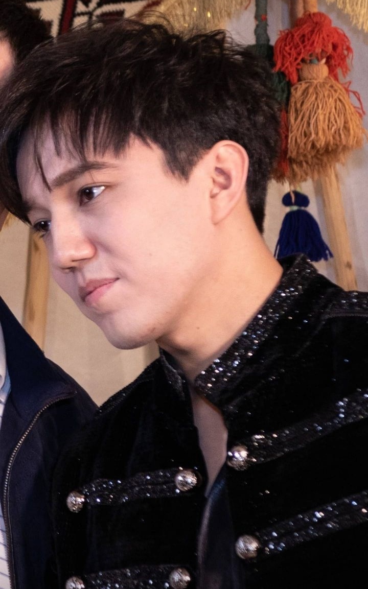 DeliaBu87570414's tweet photo. Ya desperté y estoy disfrutando 
De la nueva canción de 
@dimash_official 
#DimashByTogether 
#DimashDearsTogether https://t.co/34YIc9HfJv