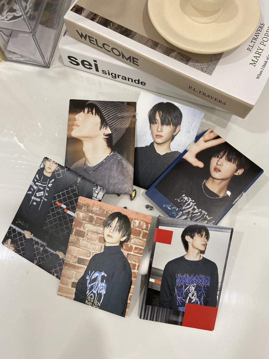 _minimauve's tweet image. I have these 2 sets 
ready stock

1 set include 6 envelopes  (free 1 toploader)
Reasealable - velcro opening
Made from album pages

Fit 1 toploader nicely

RM4/sets exc postage

DM if interested! 

#pasarTnx #pasarLoud 
#sampulraya #kpopenvelope