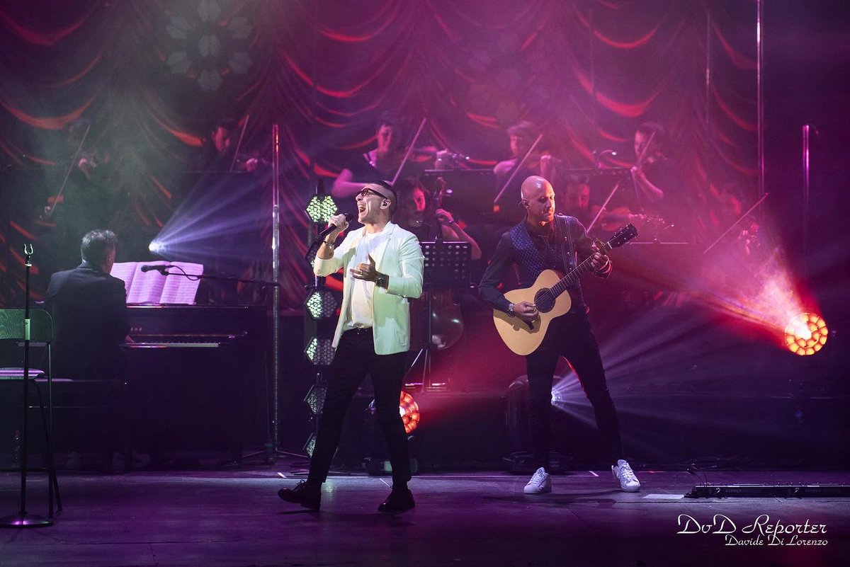 rockmoda's tweet photo. E la prima delle 6 date al Teatro Arcimboldi è andata… Che meraviglia, Milano! ✨
È davvero un onore celebrare 20 anni di carriera in un tour teatrale con Orchestra, e condividere quest’esperienza con il meraviglioso pubblico di voi romantici rende il tutto ancora più speciale❤️ https://t.co/aSf7rH4FMI