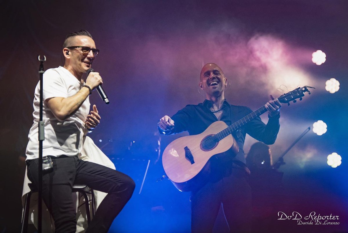 rockmoda's tweet image. Non vediamo l’ora di tornare a Milano ad aprile e a maggio, ma intanto ci godiamo l’adrenalina e l’emozione di ieri sera!
A presto, siete belli 🍀

📸 Davide Di Lorenzo, Fabrizio Balconi
#Modà #BuonaFortuna #ModàLive #ModàeOrchestra #Modà20