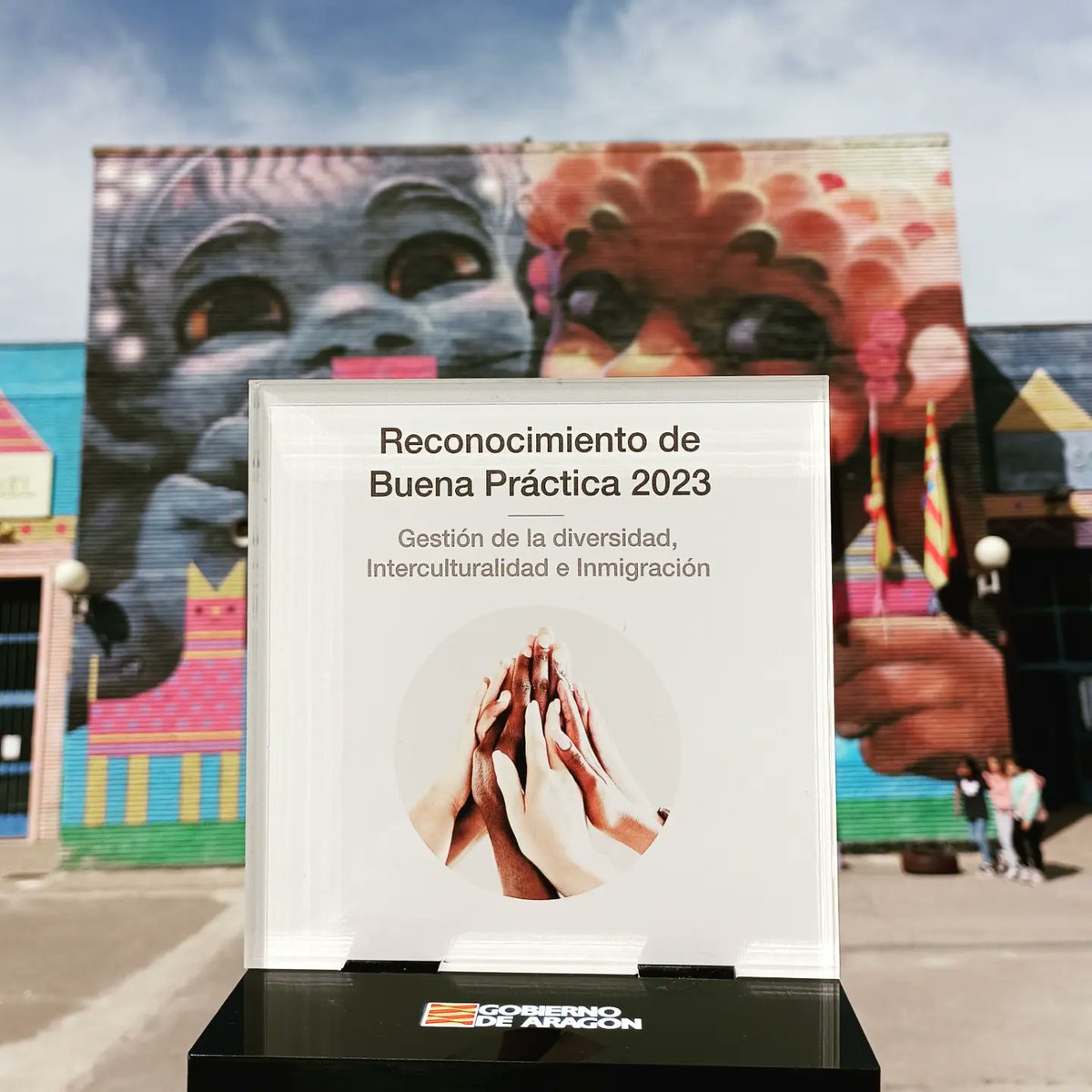 El 27 de marzo recogimos el reconocimiento a las Buenas Practicas en Gestión de la Diversidad, la Interculturalidad e Inmigración en Aragón.
Estamos muy agradecidos a <a href="/CAREIAragon/">CAREI Aragón</a> por poner en valor nuestra práctica educativa y darnos la oportunidad de poderla compartir.