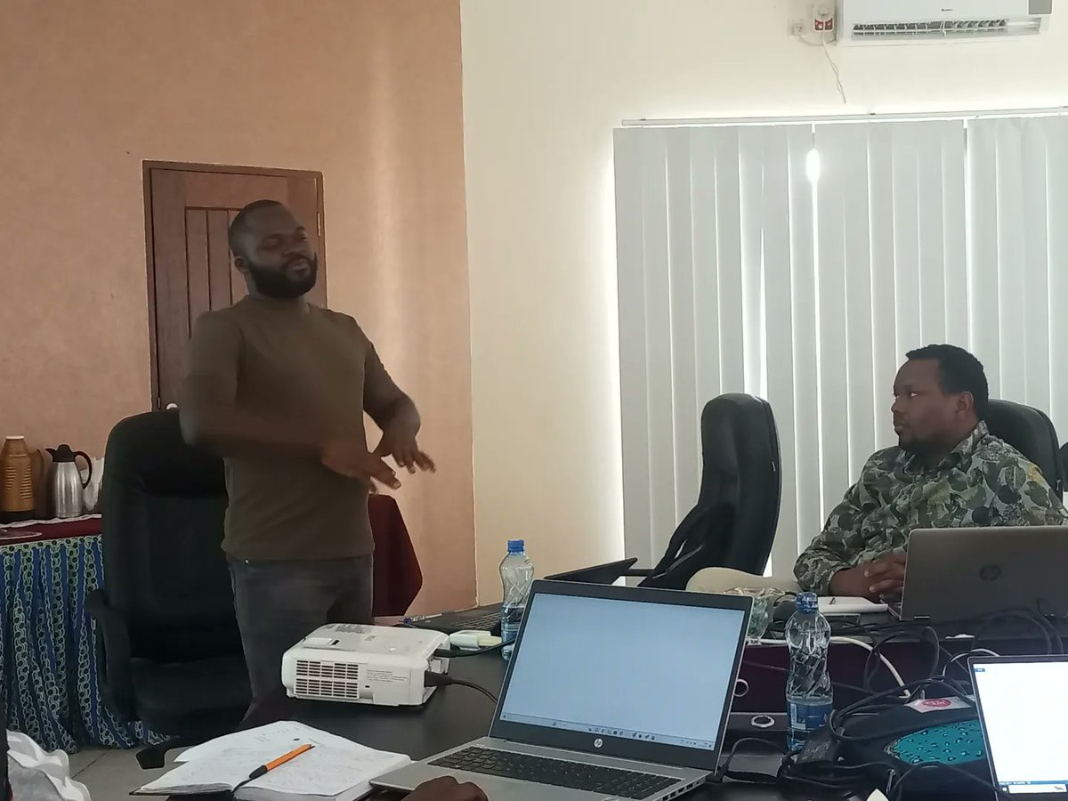 UzalendoI's tweet photo. 📌Finance and project management training for #KijanaJihusishe partners from #Nairobi ,#Marsabit ,#Garrisa and #mombasa 

👉 We are currently having a refresher Finance training for the #Eufunded project youth promoting peaceful elections in Kenya - #KijanaJihusishe https://t.co/wcRnJertcy